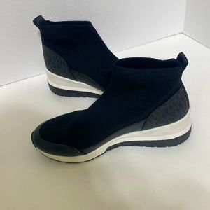 Michael Kors Skyler White/Black Stretch Knit Pull On Wedge Bootie  size 11
